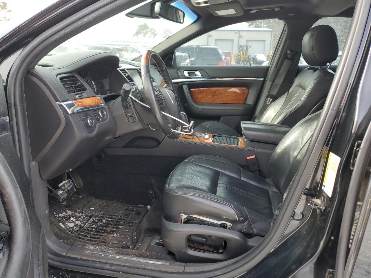 2014 Lincoln MKS - Image 7