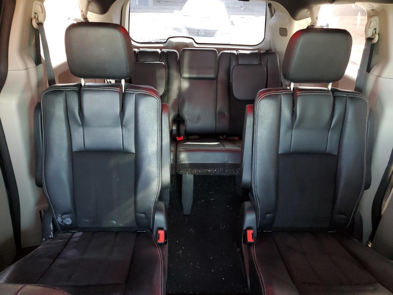 2019 Dodge Caravan - Image 10
