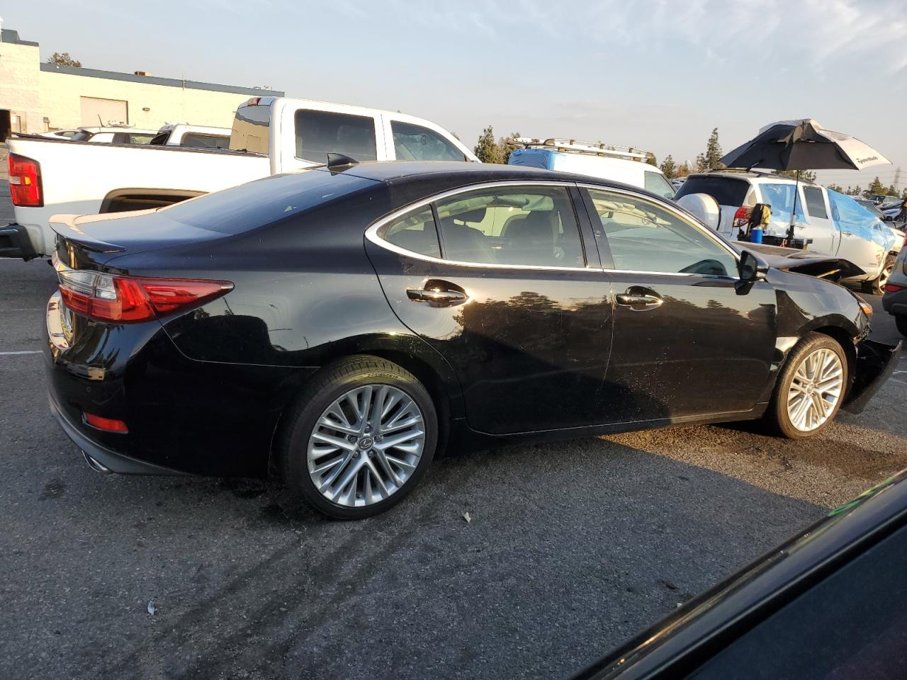 2016 Lexus ES - Image 3