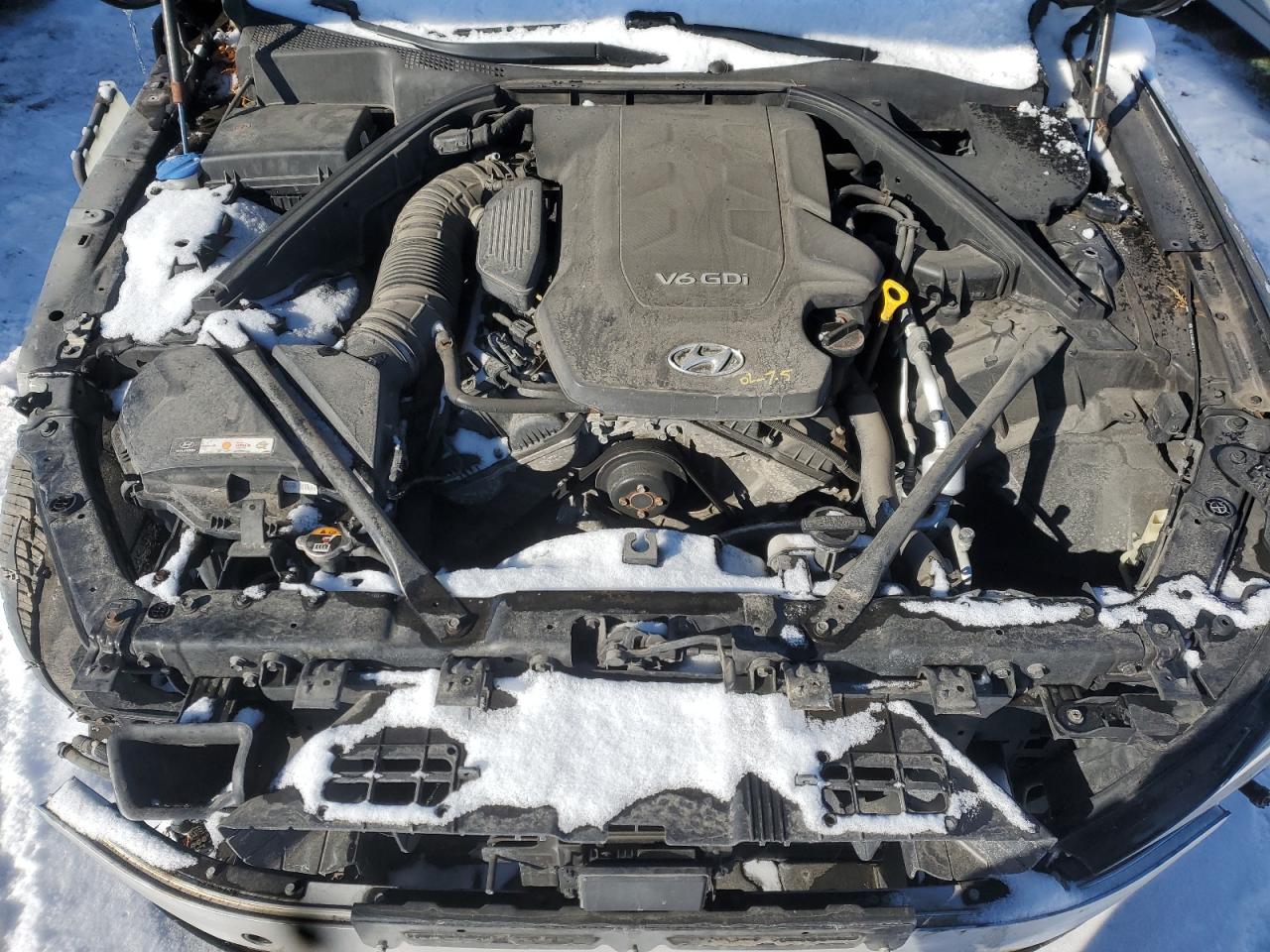 2015 Hyundai Genesis - Image 11