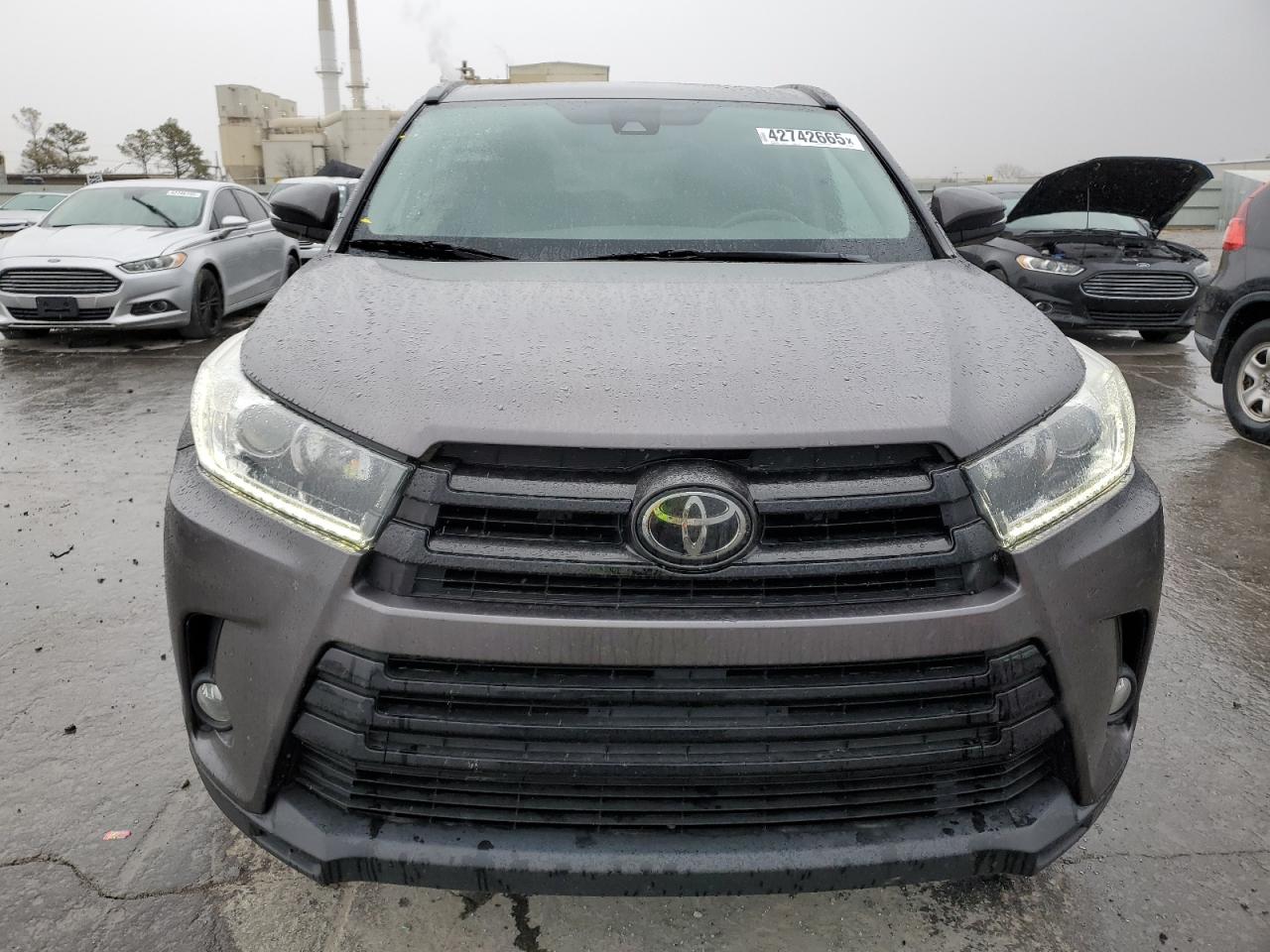 2017 Toyota Highlander - Image 5