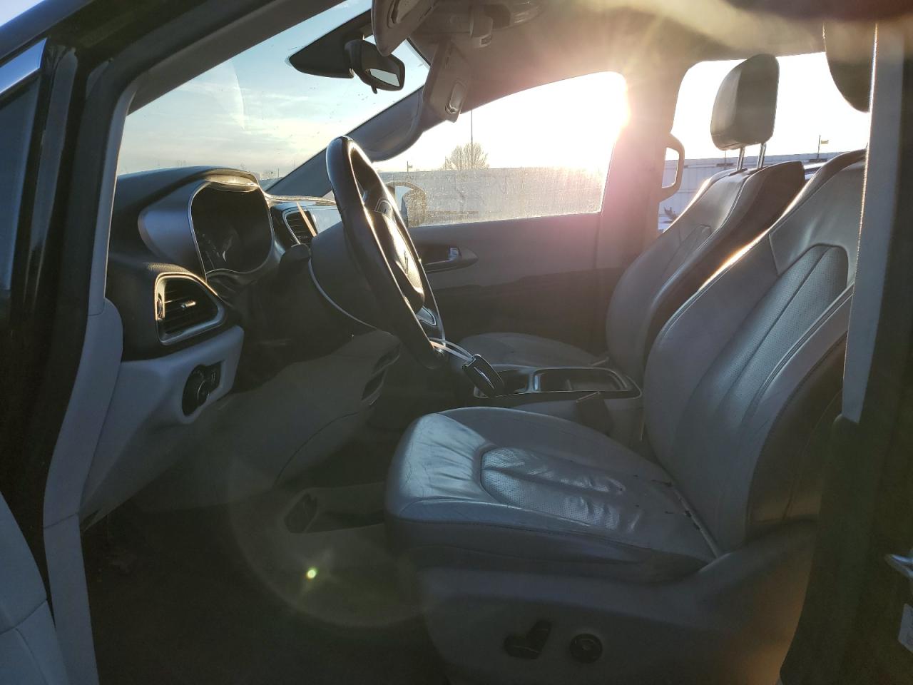 2018 Chrysler Pacifica - Image 7