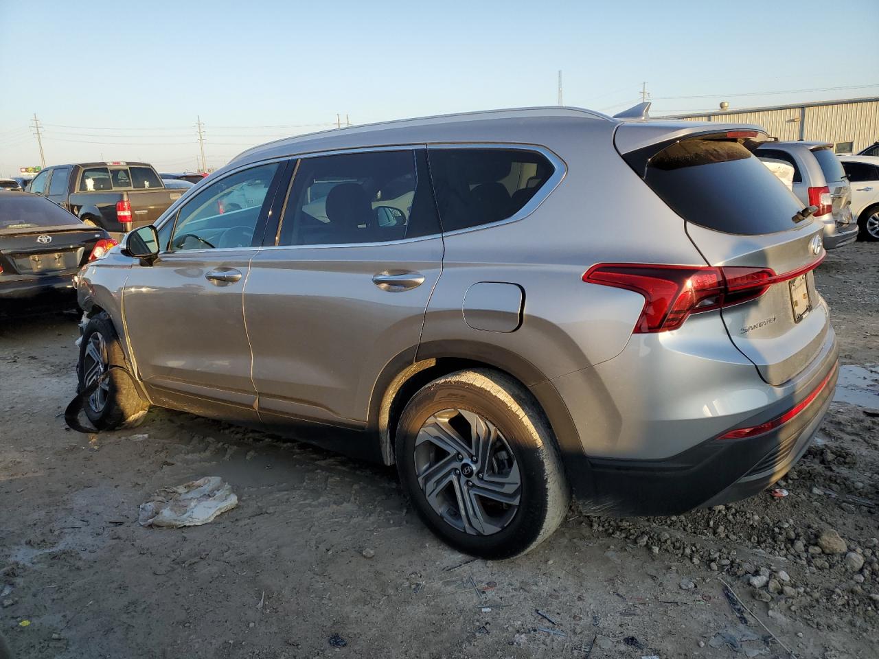 2023 Hyundai Santa Fe - Image 2