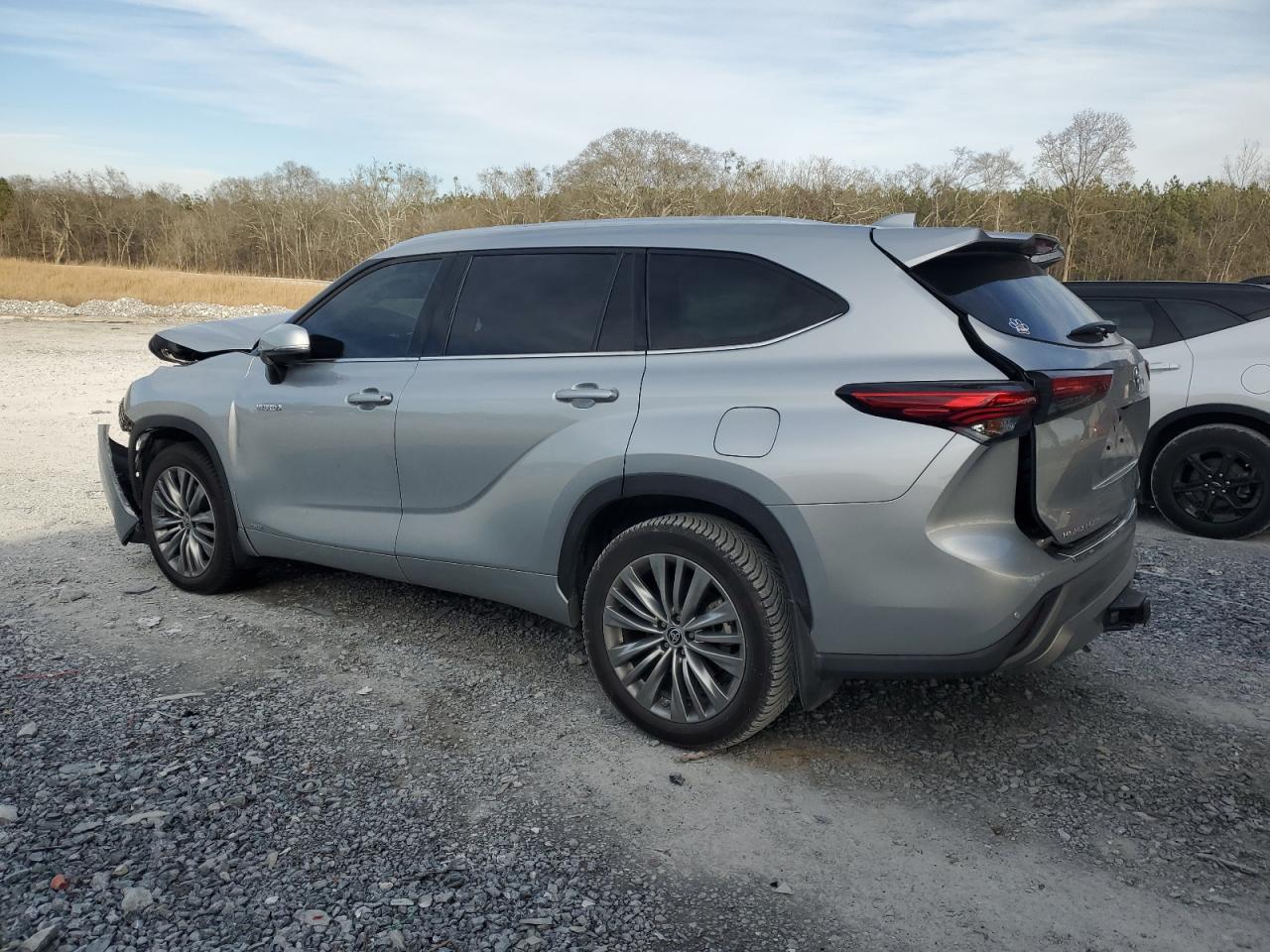 2021 Toyota Highlander - Image 2