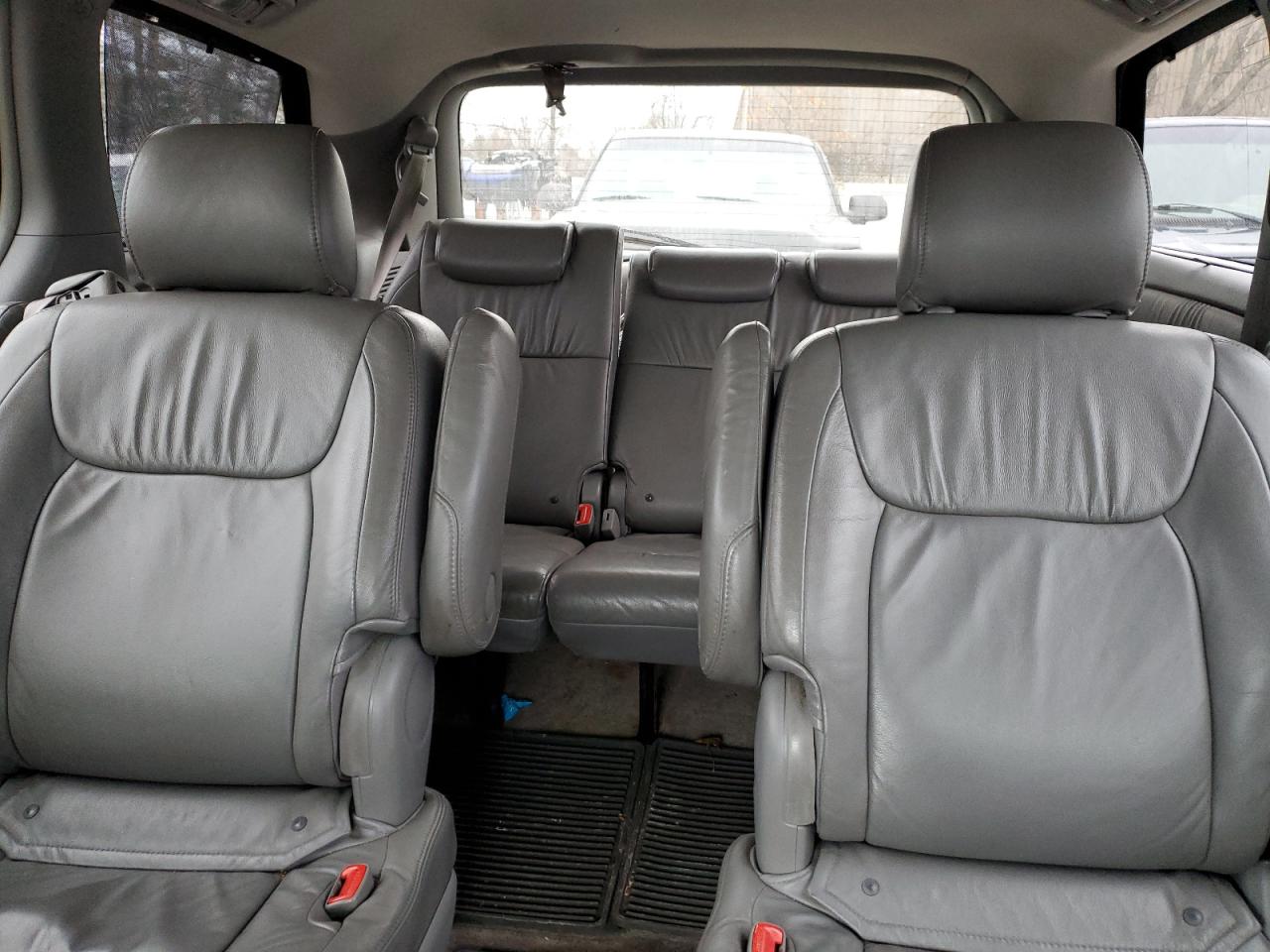 2007 Toyota Sienna - Image 10