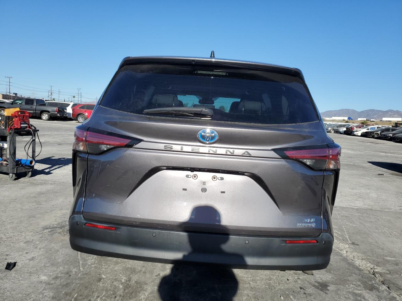 2021 Toyota Sienna - Image 6