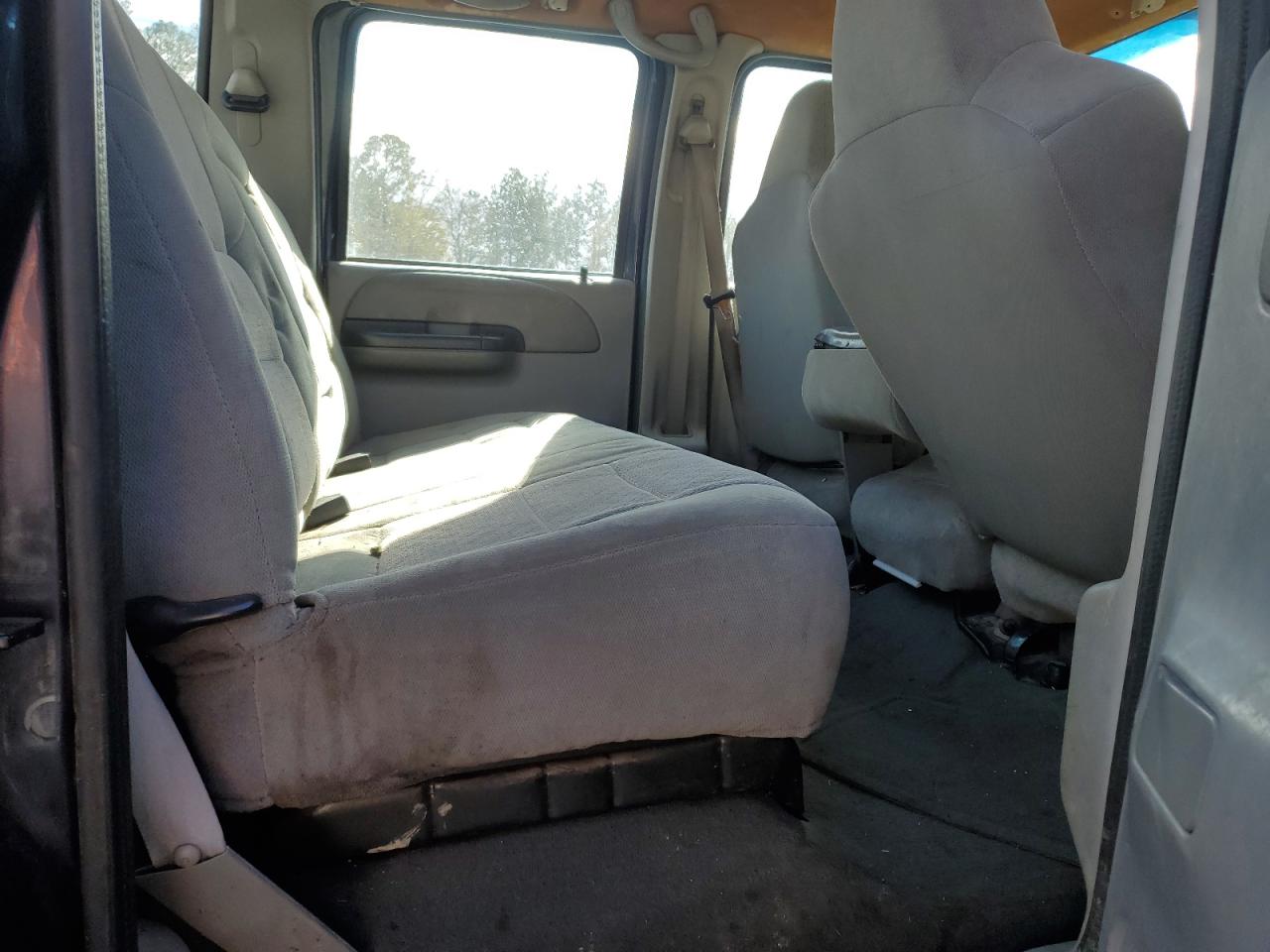 2003 Ford F250 - Image 10