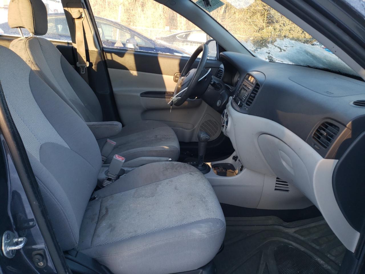 2009 Hyundai Accent - Image 7