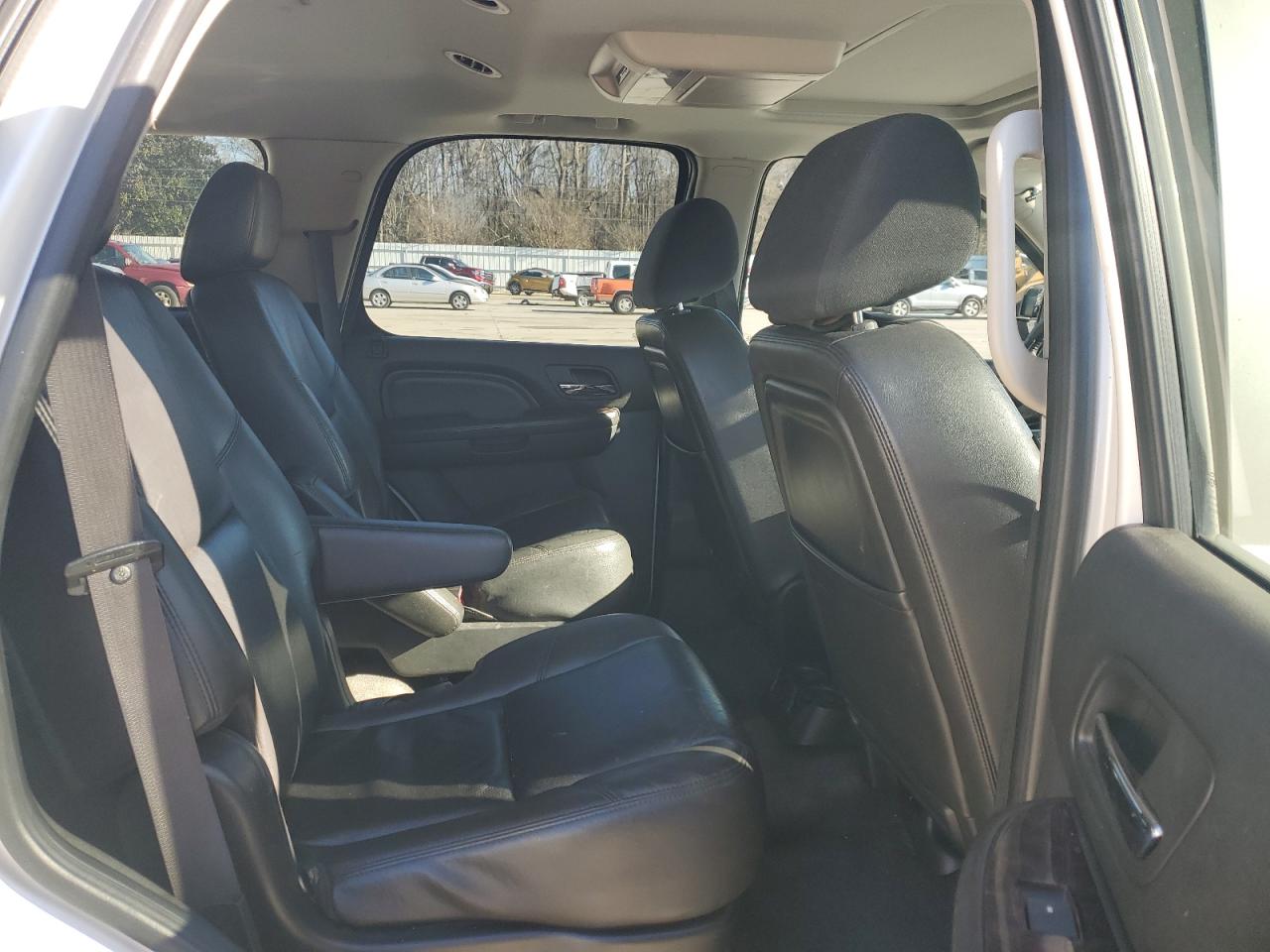 2011 GMC Yukon - Image 11