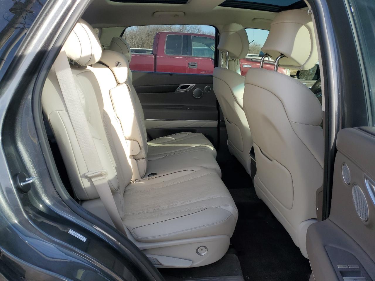 2022 Genesis GV80 - Image 11