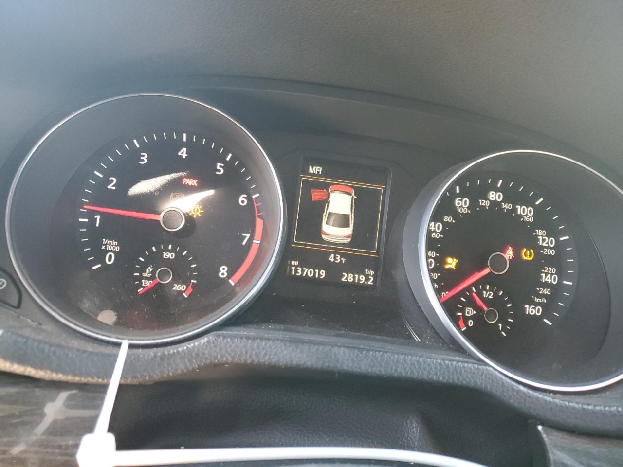 2017 Volkswagen Passat - Image 9
