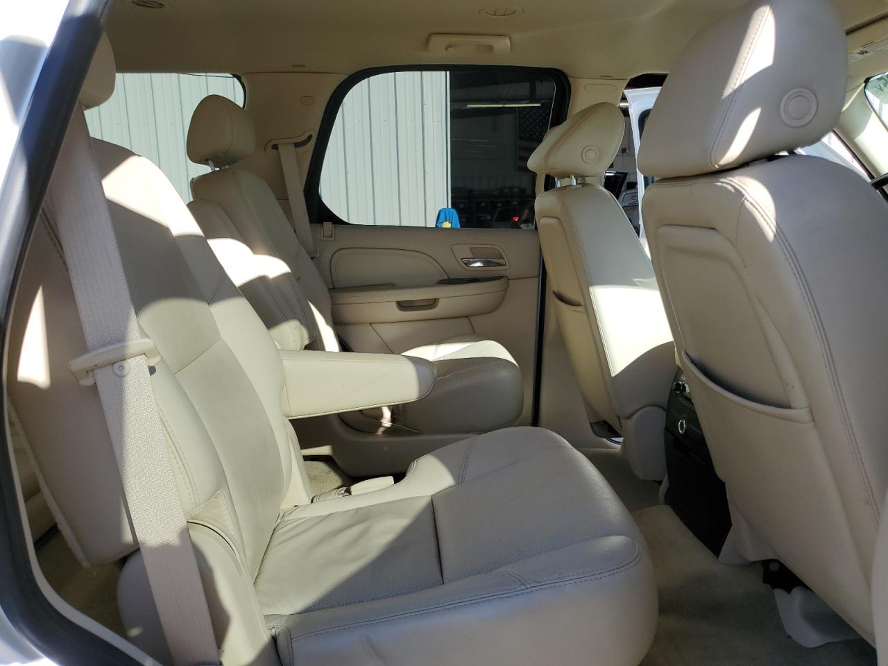2007 Cadillac Escalade - Image 12