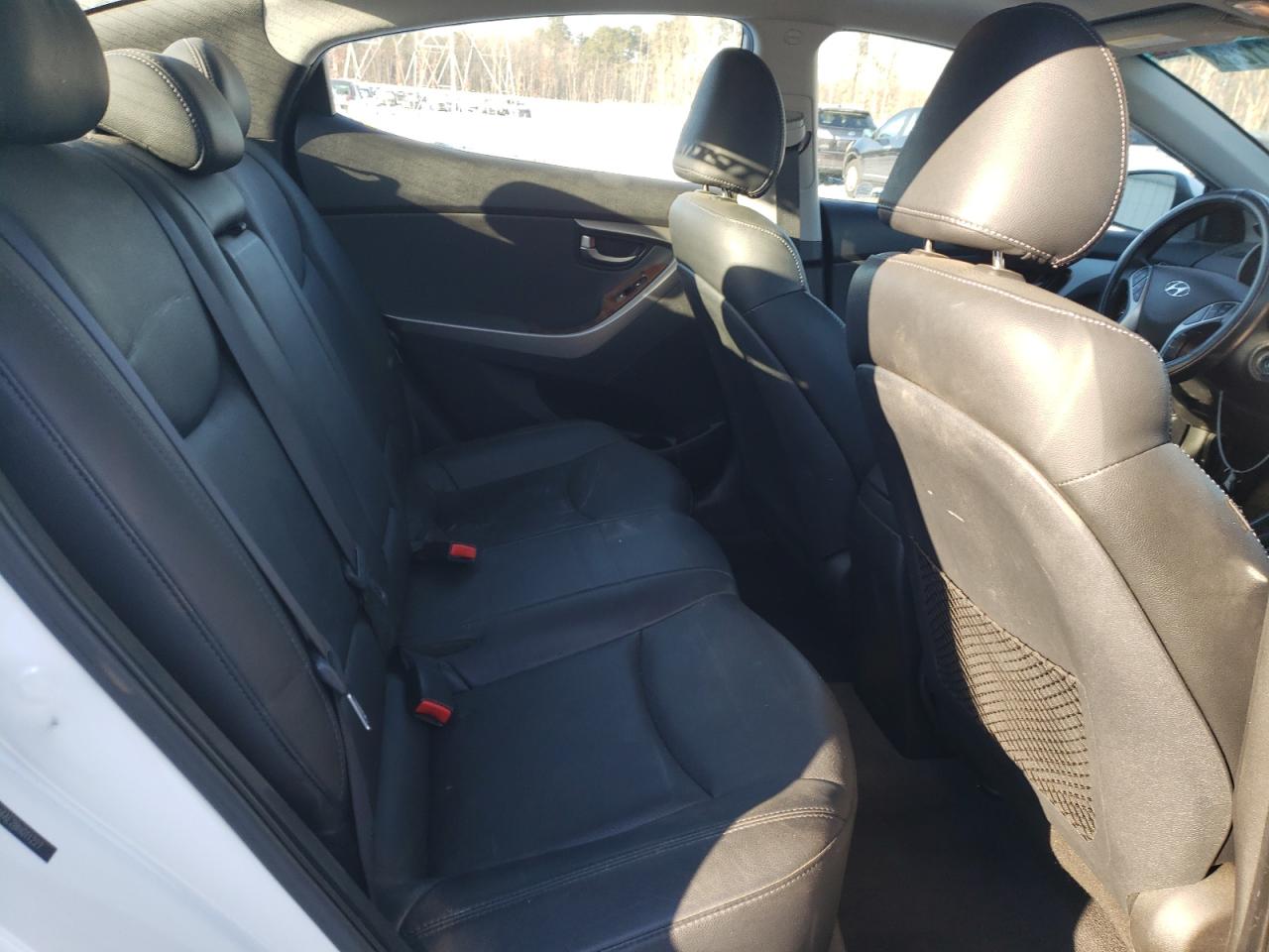 2011 Hyundai Elantra - Image 10