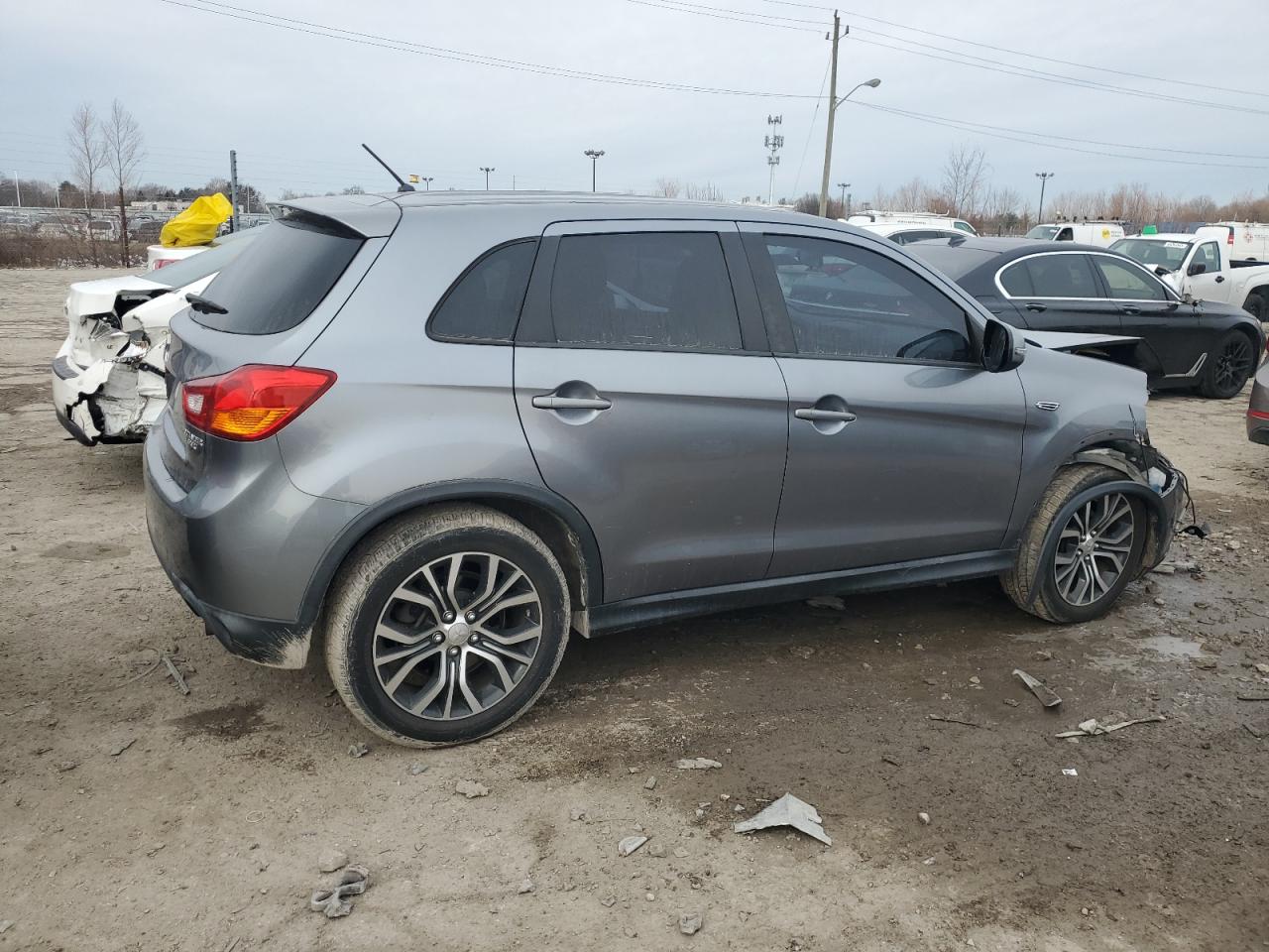 2016 Mitsubishi Outlander - Image 3