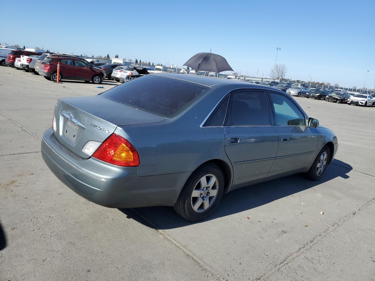 2000 Toyota Avalon - Image 3