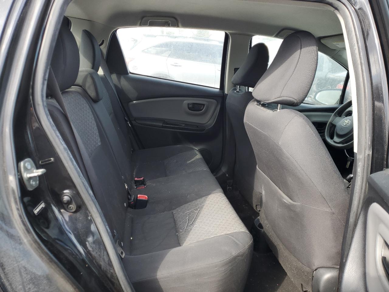 2015 Toyota Yaris - Image 10