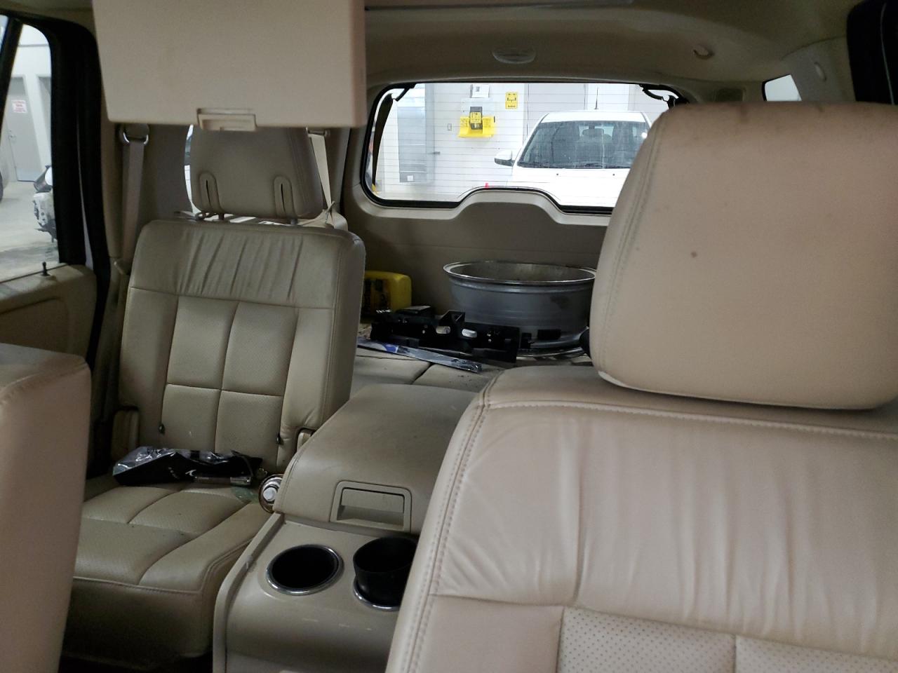 2009 Lincoln Navigator - Image 10