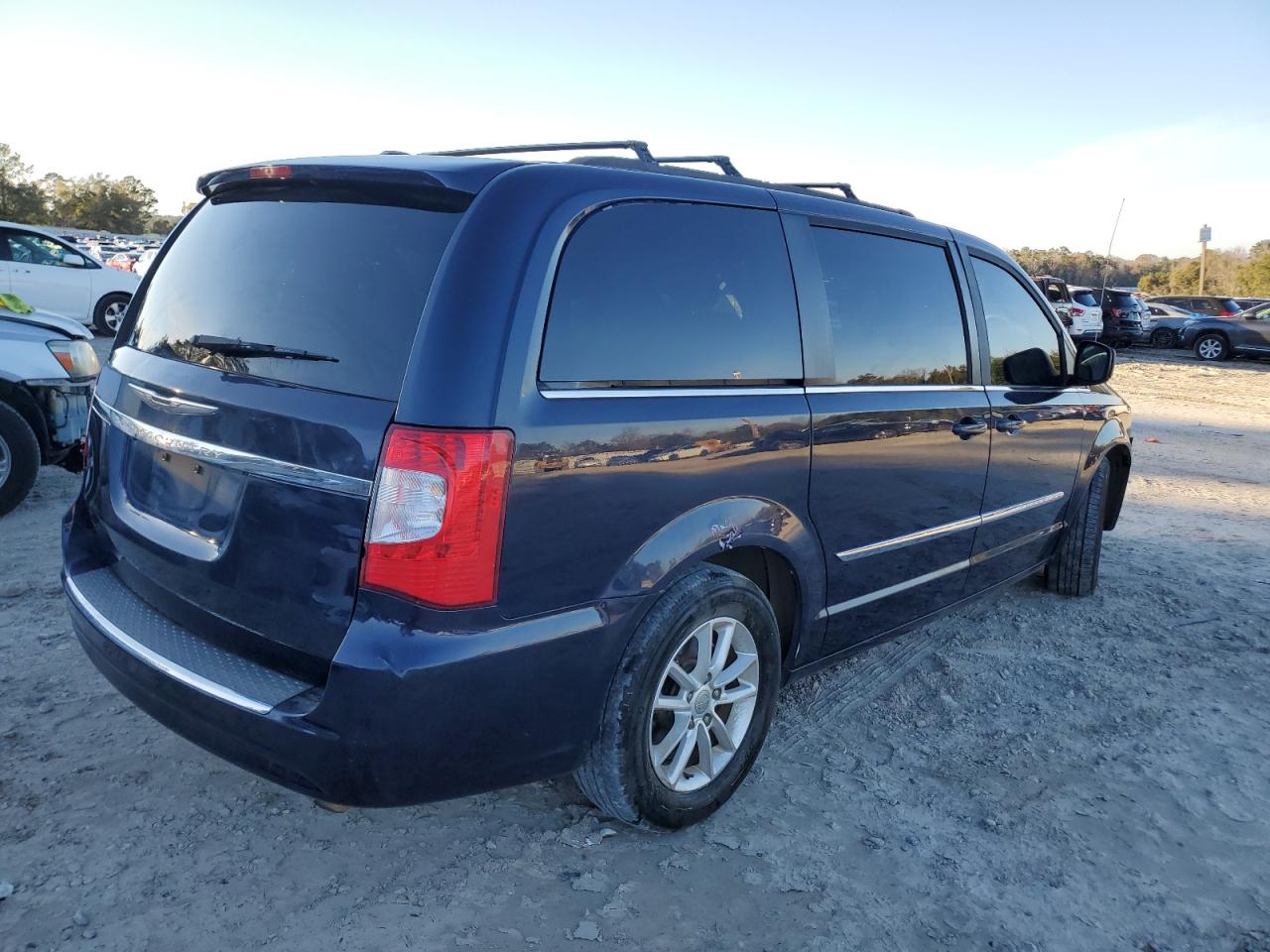 2015 Chrysler Town & Country - Image 3