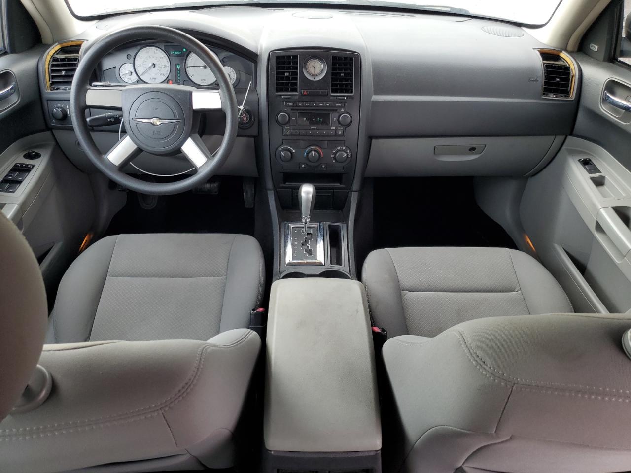 2007 Chrysler 300 - Image 8