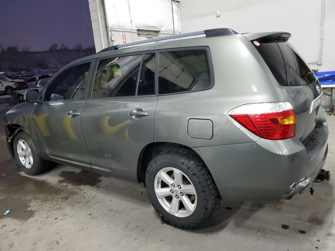 2010 Toyota Highlander - Image 2