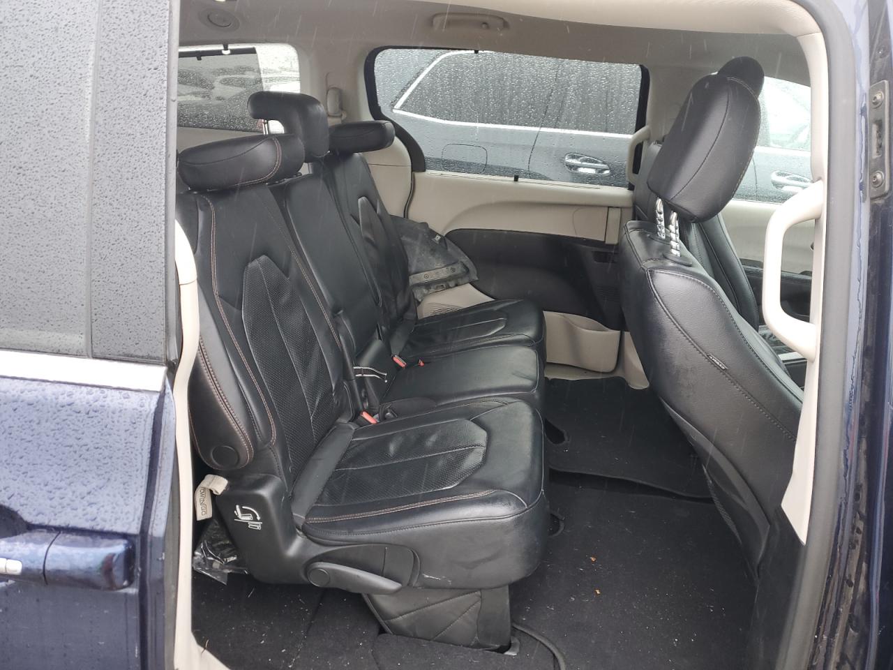 2018 Chrysler Pacifica - Image 11