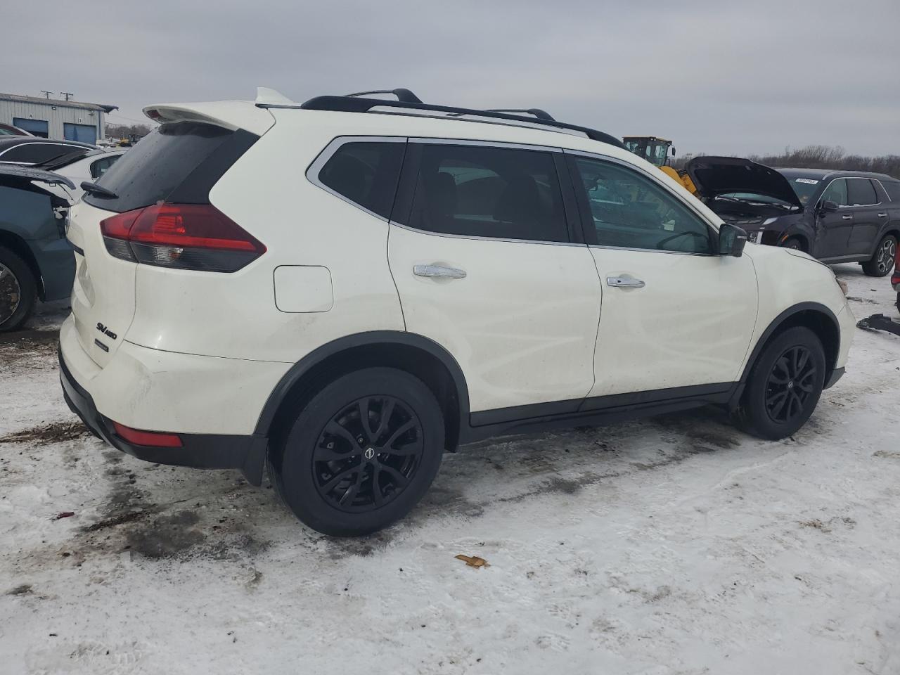 2018 Nissan Rogue - Image 3