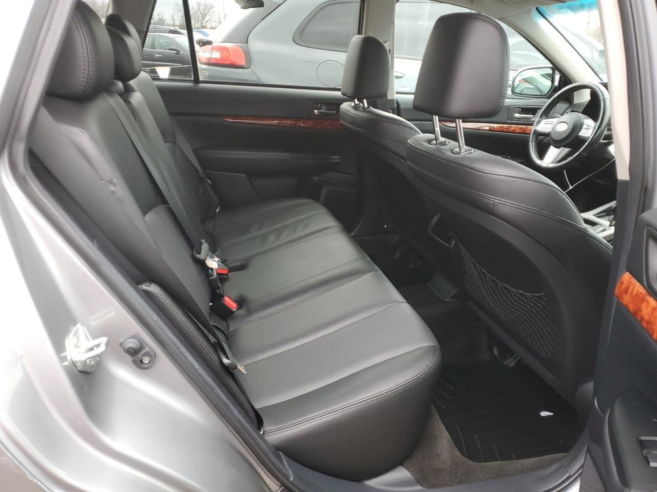 2011 Subaru Outback - Image 11