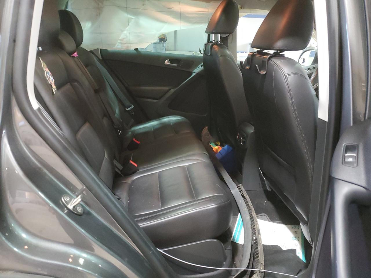 2017 Volkswagen Tiguan - Image 12