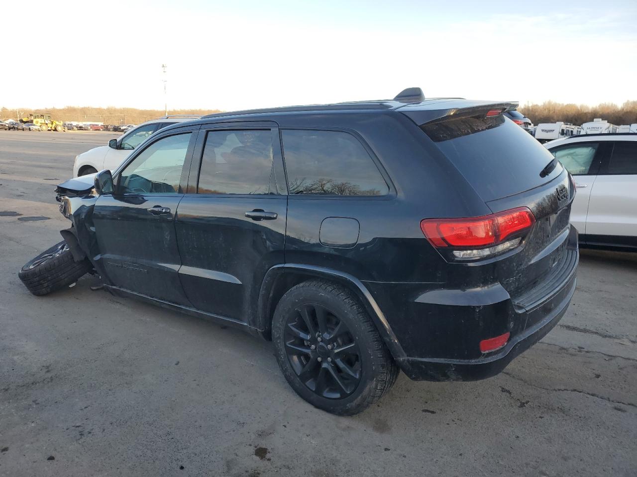 2017 Jeep Grand Cherokee - Image 2