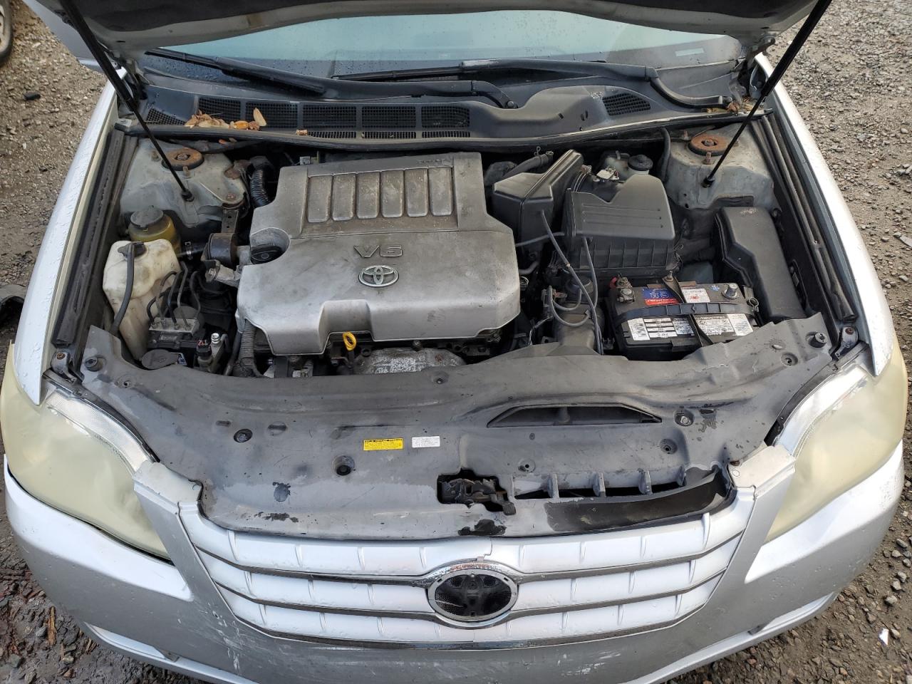 2005 Toyota Avalon - Image 11