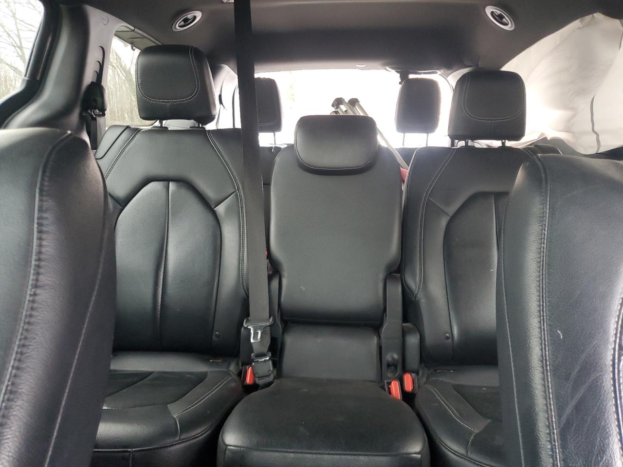 2019 Chrysler Pacifica - Image 10