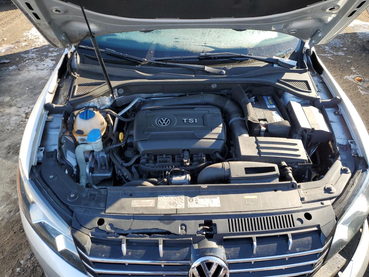 2015 Volkswagen Passat - Image 11