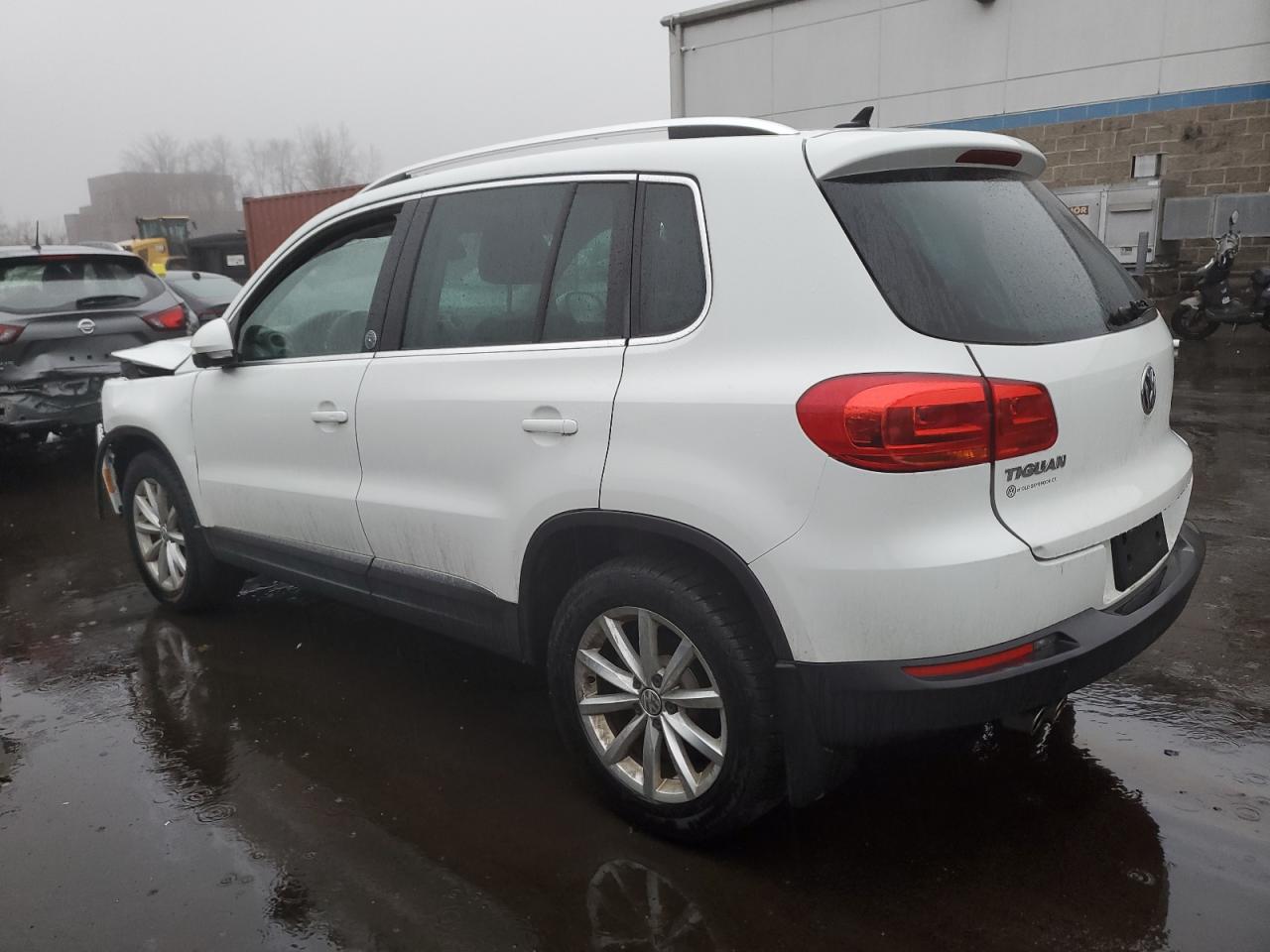 2017 Volkswagen Tiguan - Image 2