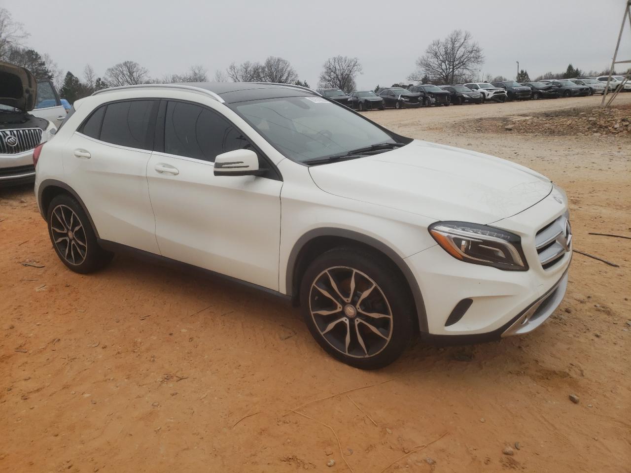 VIN WDCTG4EB9FJ161552 2015 MERCEDES-BENZ GLA-CLASS no.4