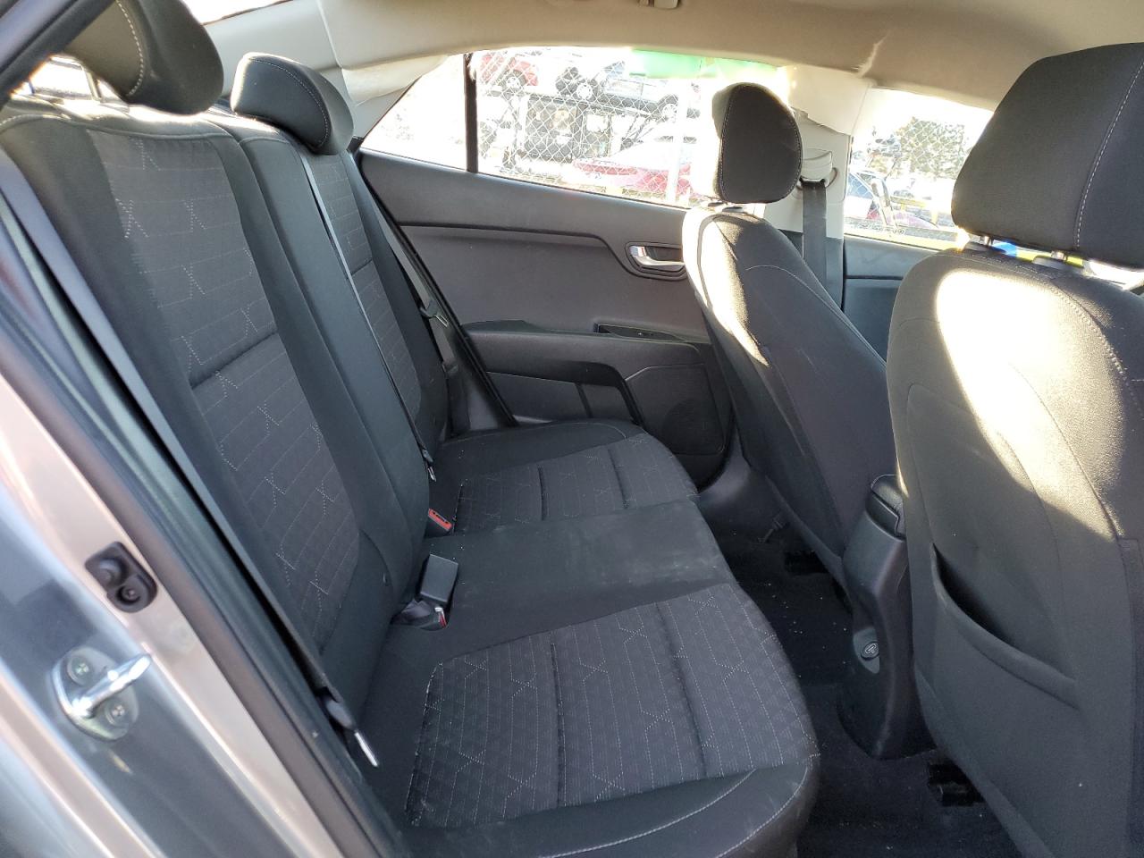 2021 Kia Rio - Image 10
