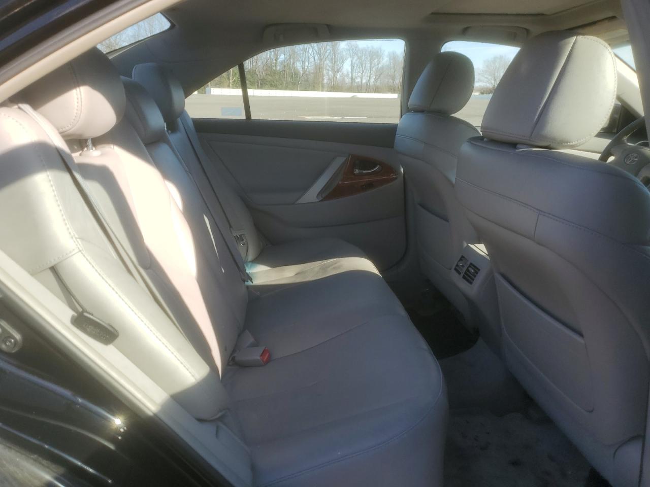 2010 Toyota Camry - Image 10