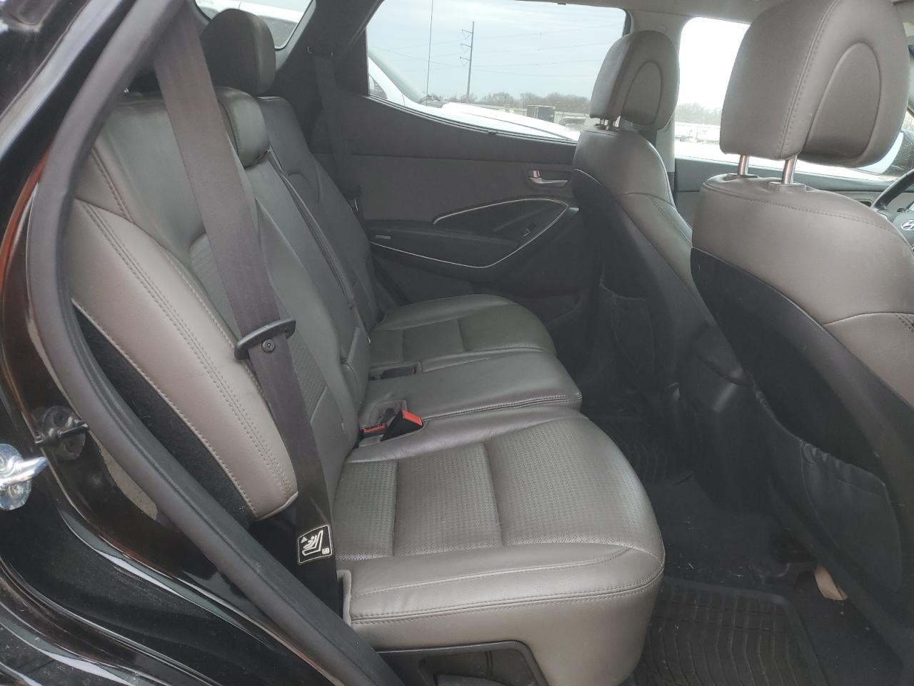 2014 Hyundai Santa Fe - Image 11