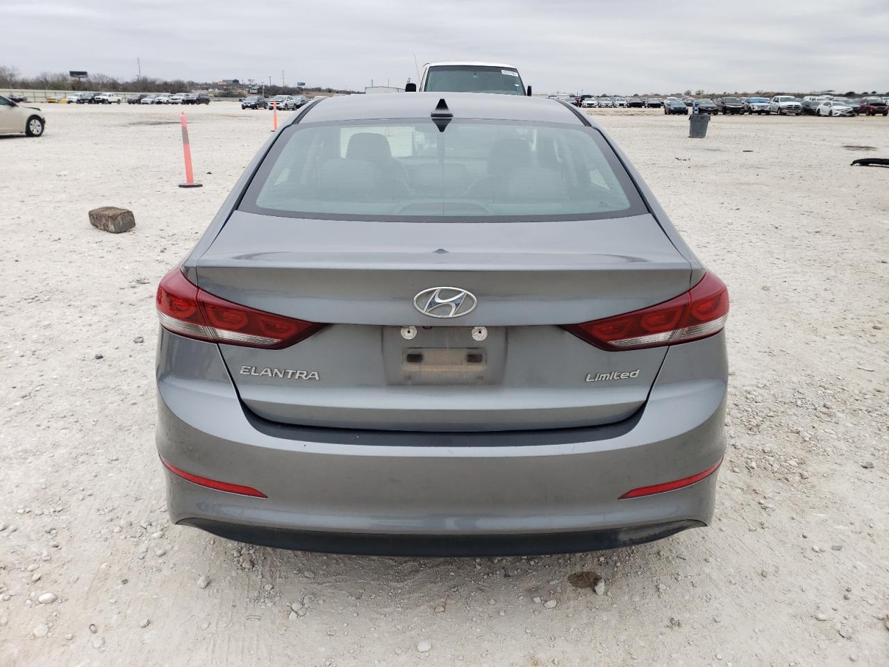 2017 Hyundai Elantra - Image 6