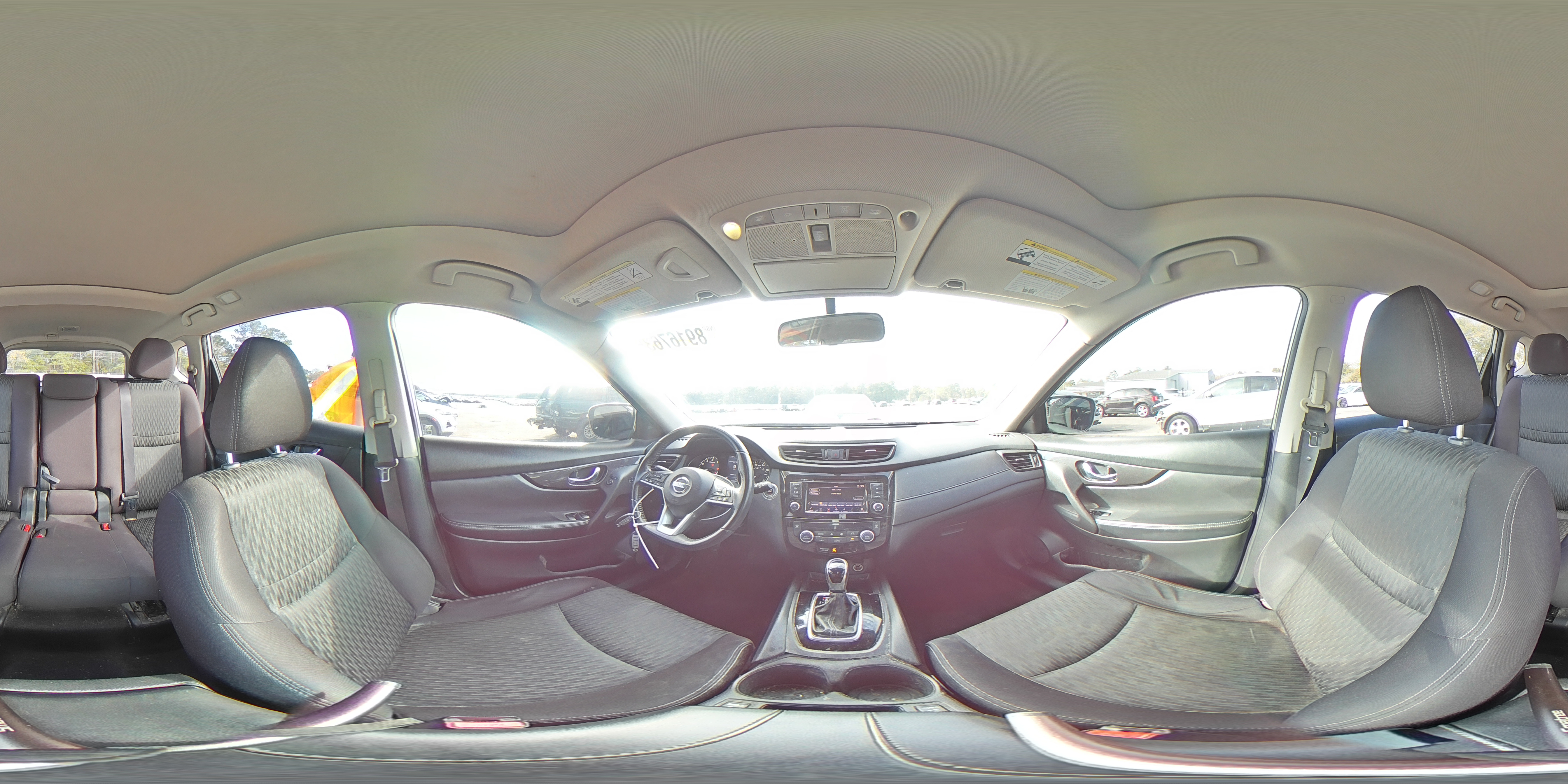 2018 Nissan Rogue - Image 15