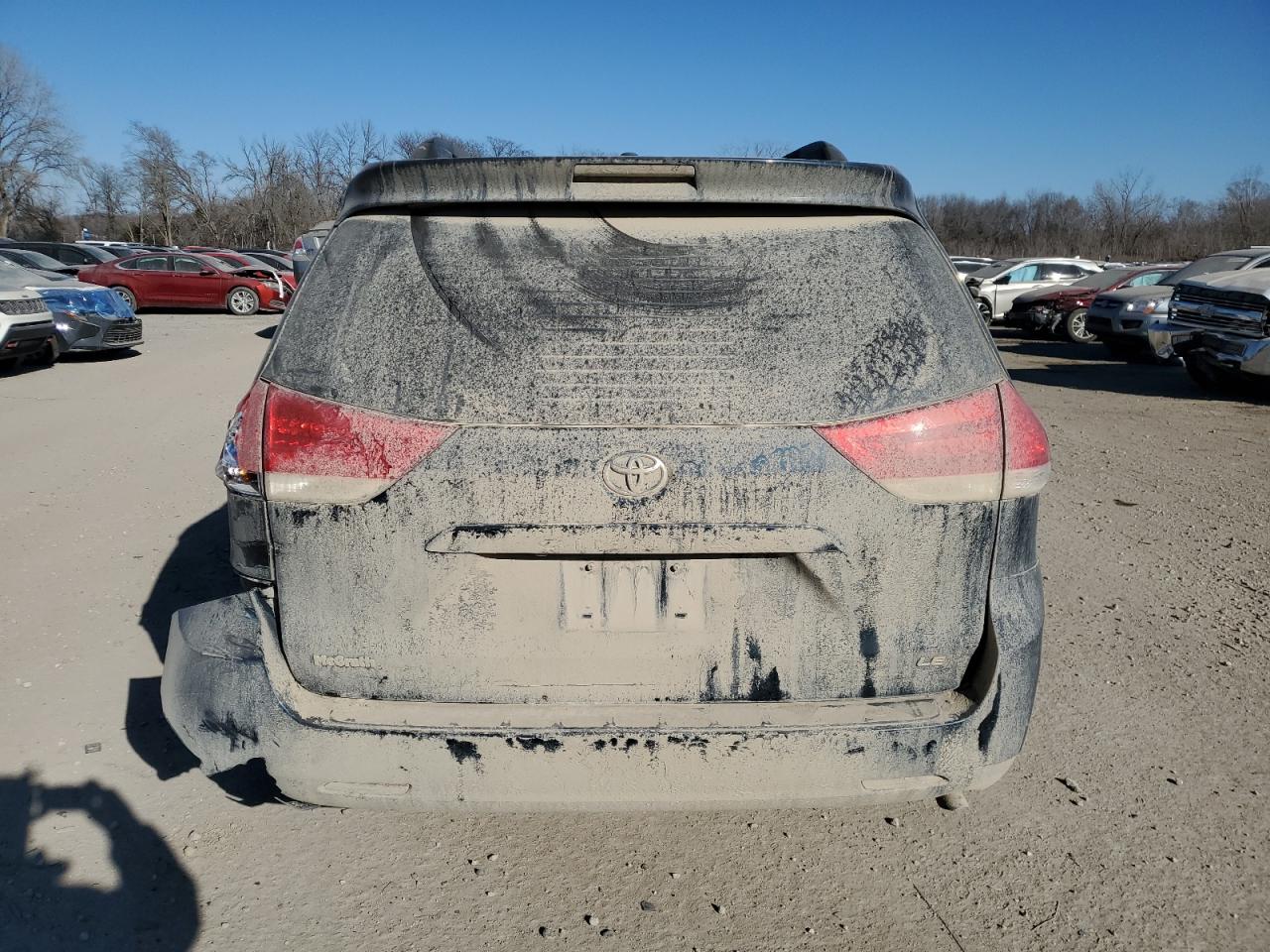2011 Toyota Sienna - Image 6