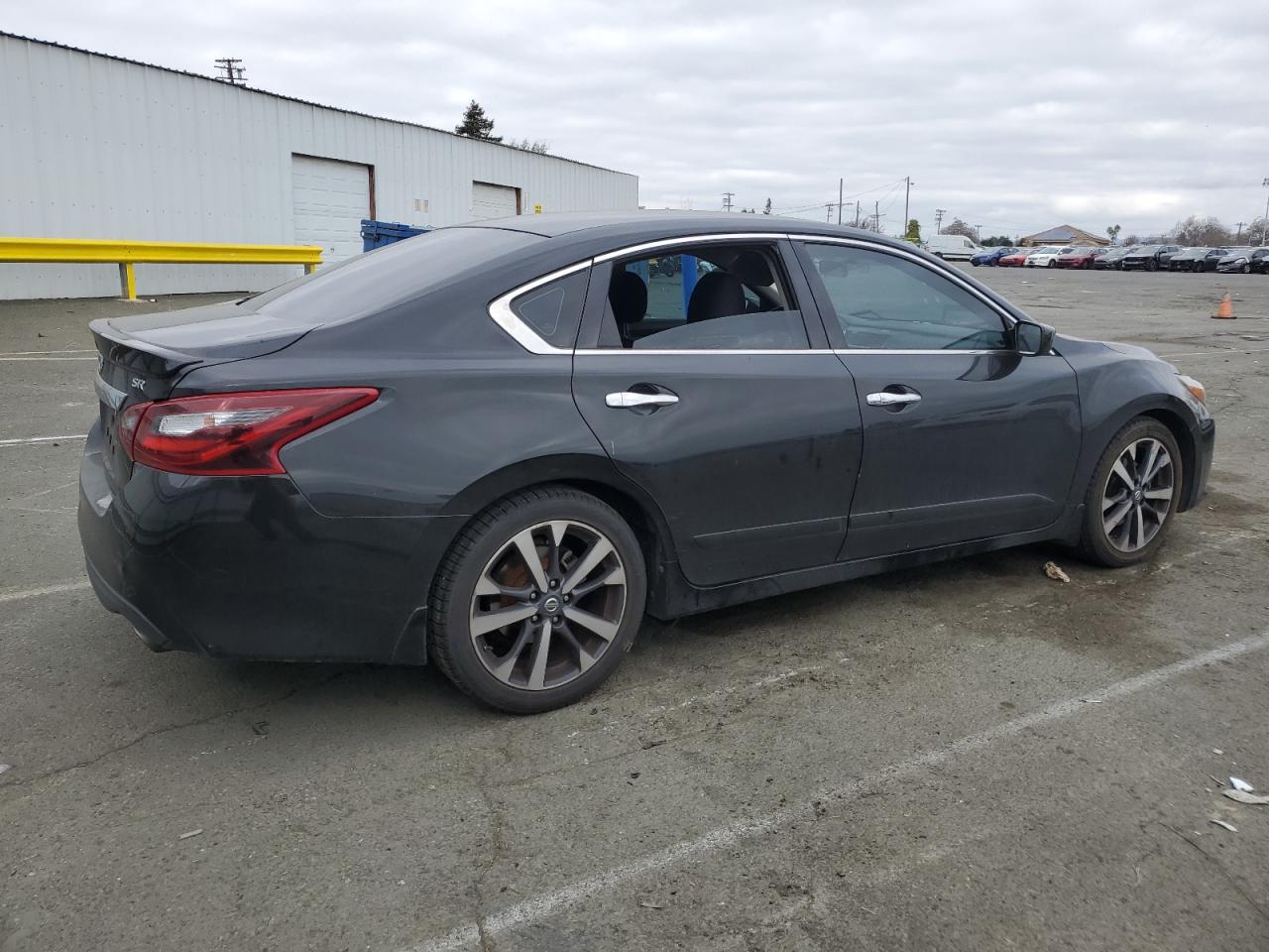 2017 Nissan Altima - Image 3