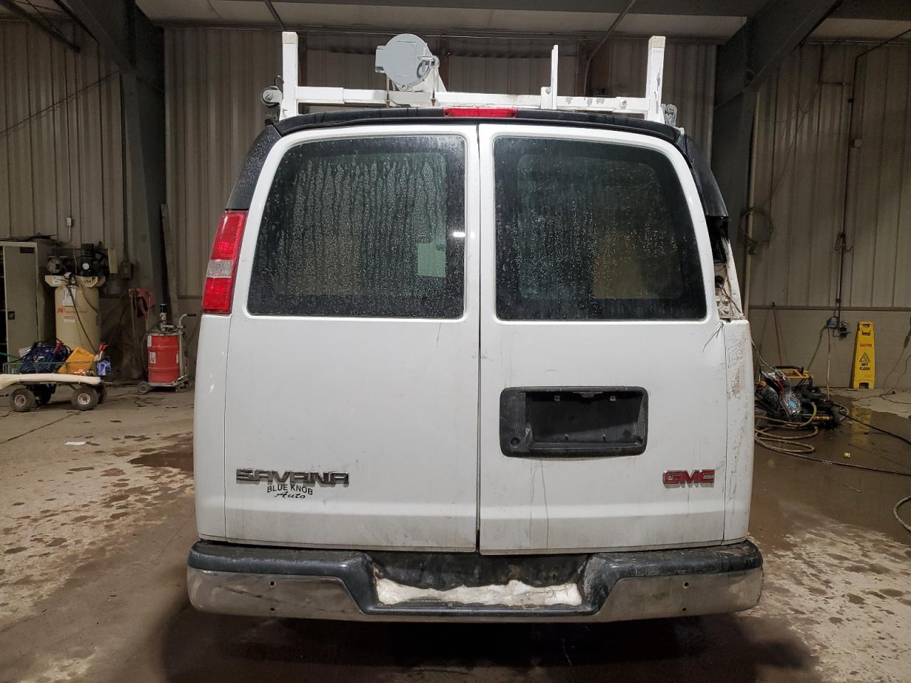 2017 GMC Savana - Image 6