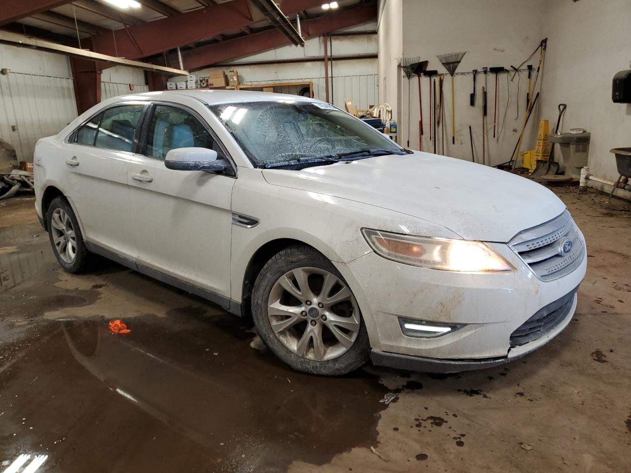2010 Ford Taurus - Image 4