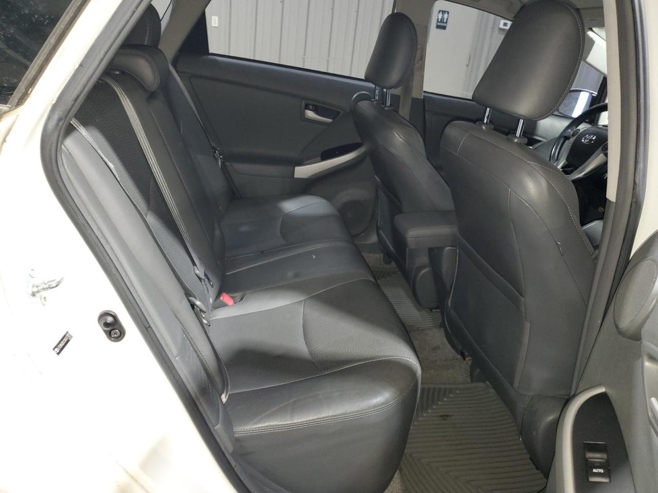 2010 Toyota Prius - Image 10