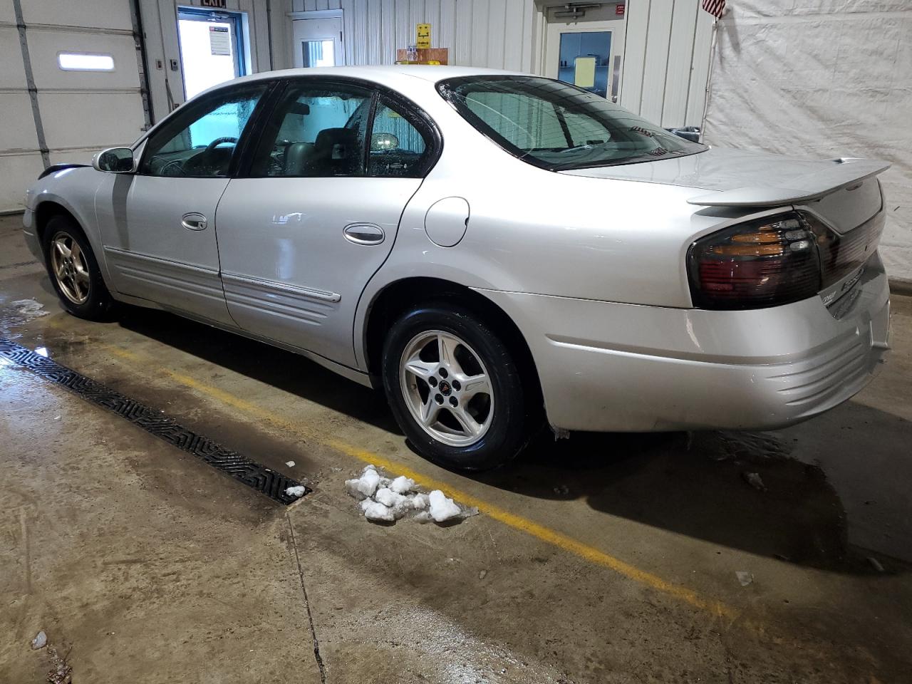 2002 Pontiac Bonneville - Image 2