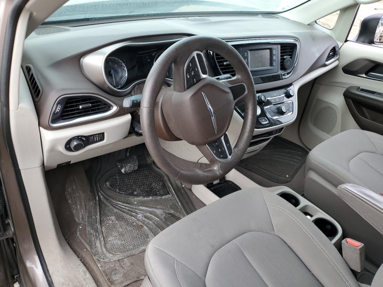 2017 Chrysler Pacifica - Image 8
