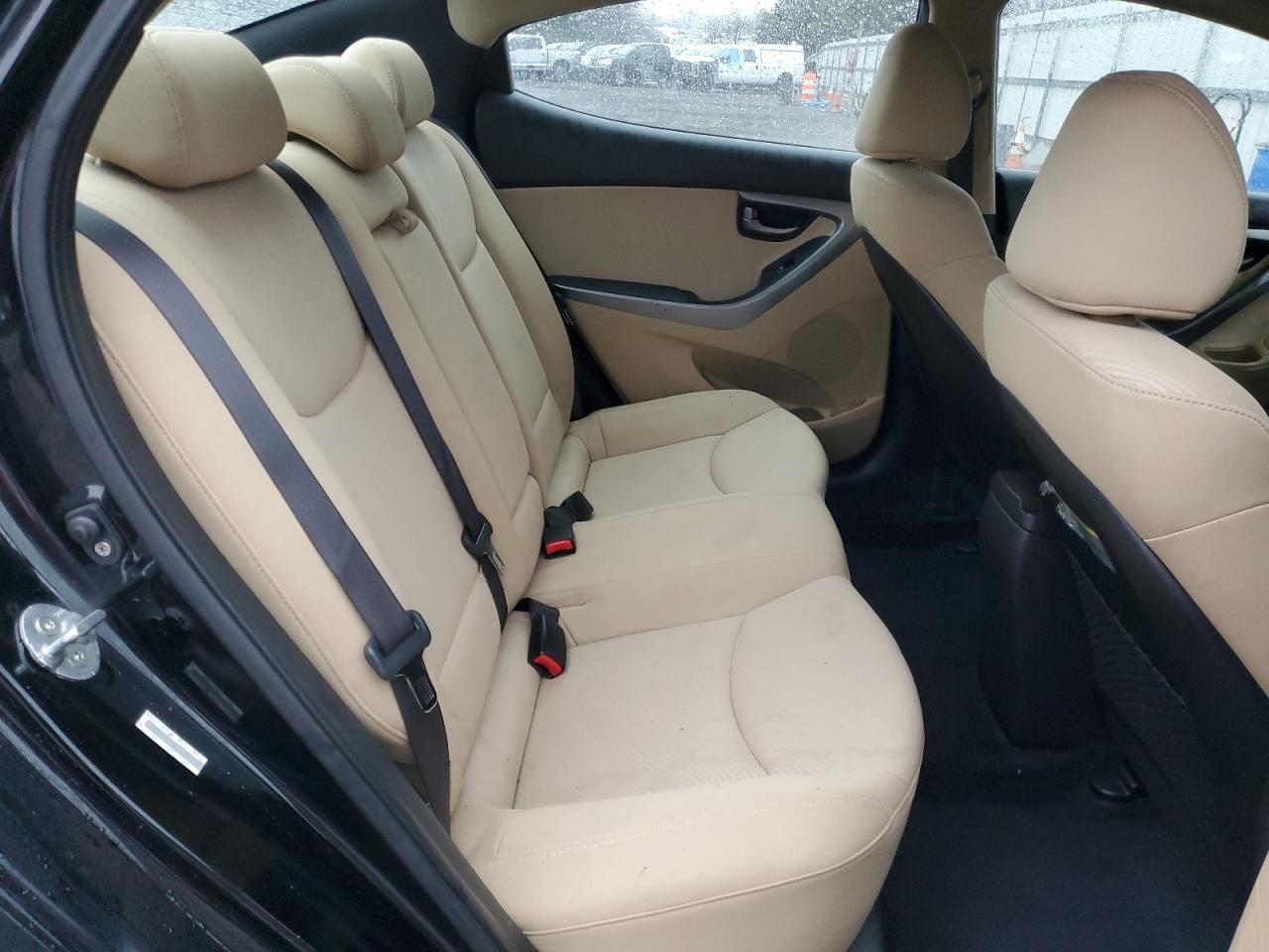 2012 Hyundai Elantra - Image 10