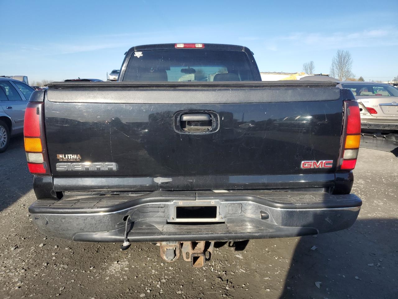 2004 GMC Sierra - Image 6