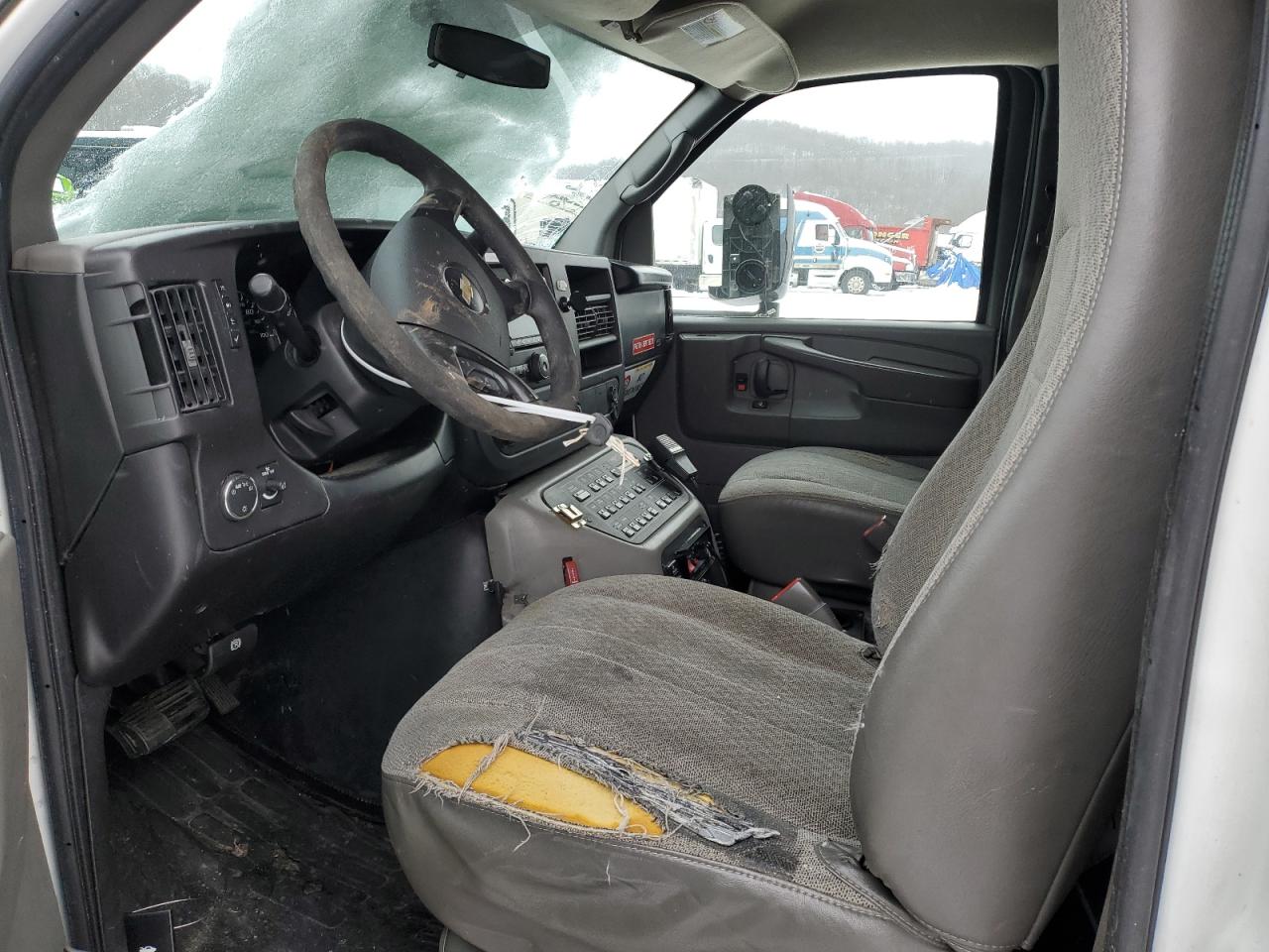 2010 Chevrolet Express - Image 7