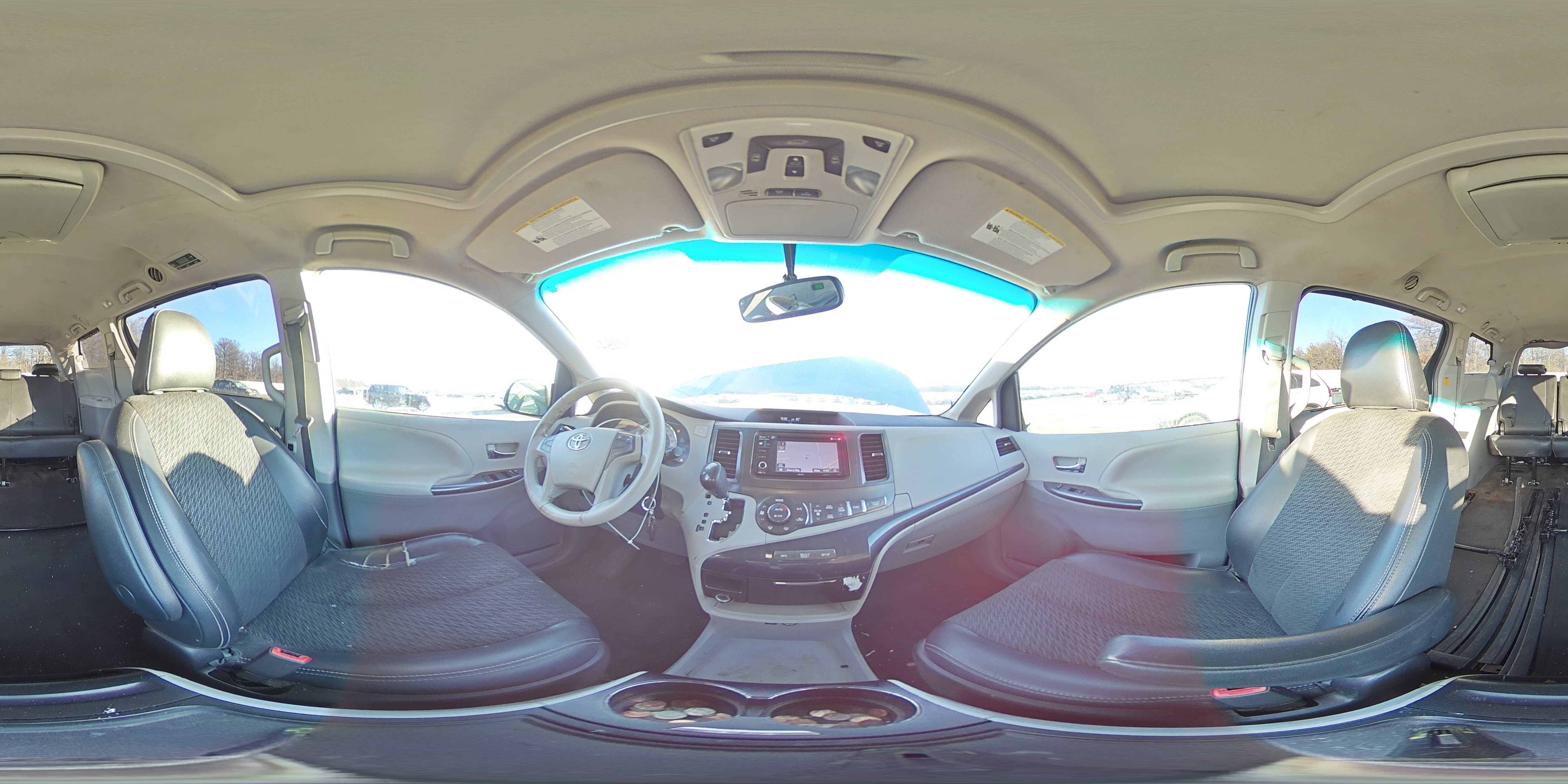 2013 Toyota Sienna - Image 14